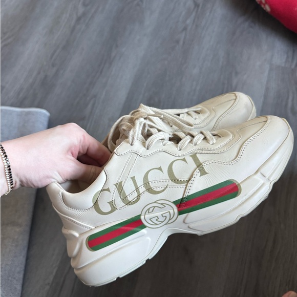 Gucci Cream Sneakers with Logo - Picture 1 of 5